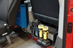  Volkswagen Crafter  

Handfunkgeräte und Handlampen hinter dem Beifahrersitz (78)